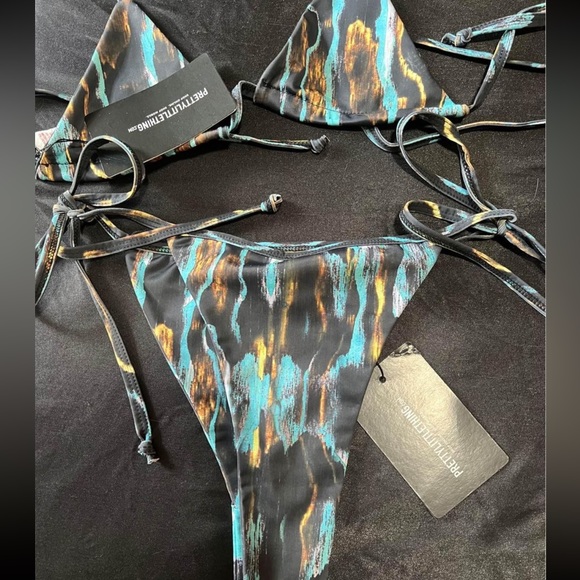 NWT Pretty Little Thing Multi Stripe Print Bikini Top & Bottom Size USA 6 - Picture 2 of 3